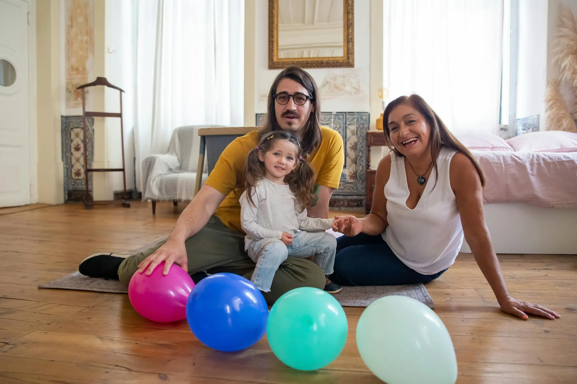 Almanya'da yaşayan bir aile evde birlikte